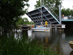 most zwodzony pomiędzy jeziorami