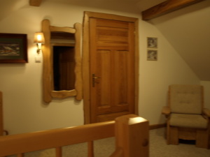 flinstonówka - piętro - wejście do 1 z dwóch oddzielnych sypialni
